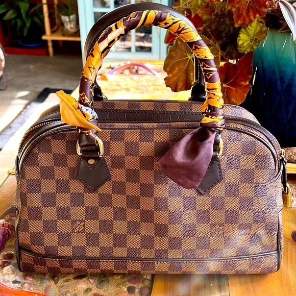 LV bag - Picture 1 of 8